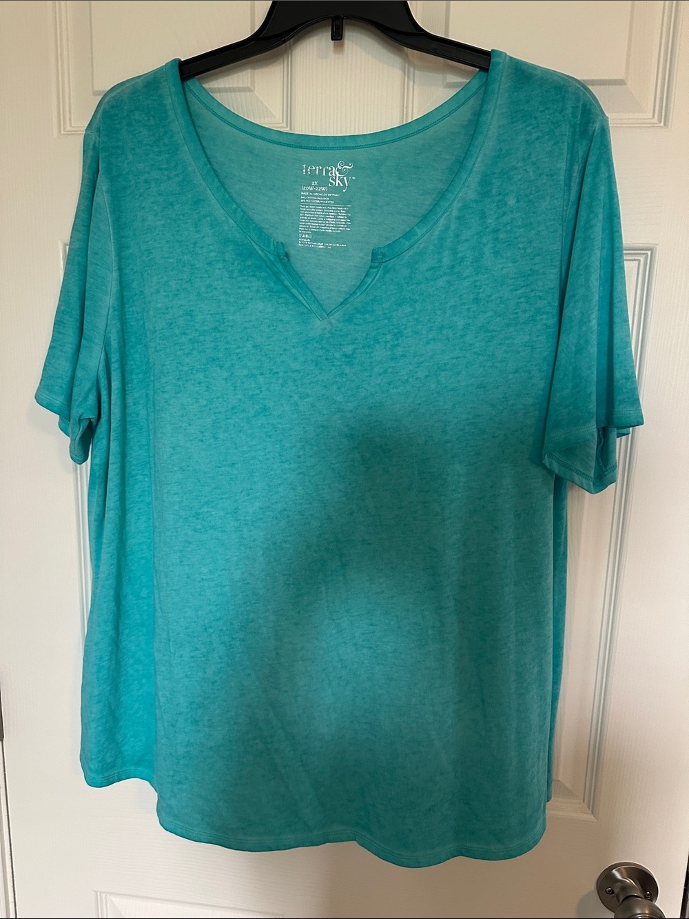 NWOT Terra & Sky Teal Short Sleeve V-Notch Tee